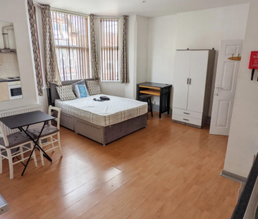 Furnished studio apartment near the Forest Recreation Ground, with ... - Photo 1