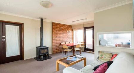 Delightful studio room on Duncan - Photo 3