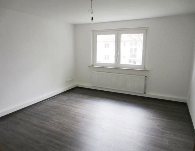 Hier wird in 2025 modernisiert*! Schöne 3,5-Zimmerwohnung im 1. OG - Photo 1