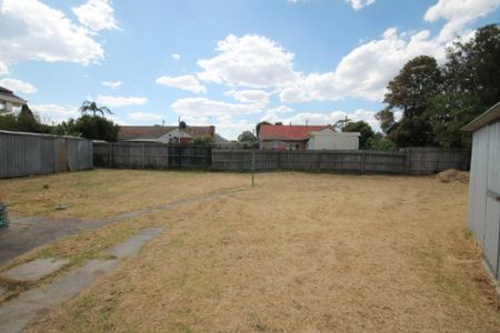 Private Court Location / Spacious Backyard - Photo 5