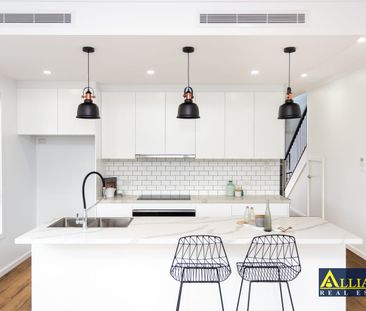 Contemporary Living - Photo 2