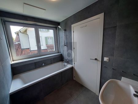 MIT BALKON UND MODERNER AUSSTATTUNG - Foto 2