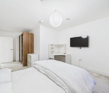 High Street, Staines-upon-Thames, Surrey,TW18 - Photo 3