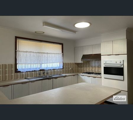 50 Highland Crescent, West Wodonga, Vic 3690 - Photo 2