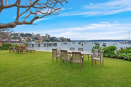 A Spacious waterfront apartment in prime location - Photo 4