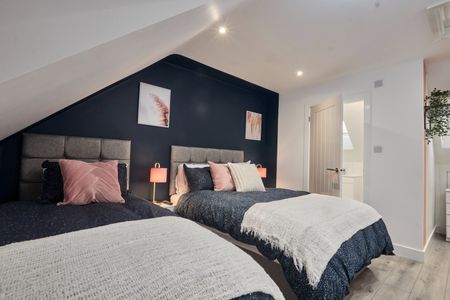 4 Bed Semi-Detached House, Salisbury Grove, LS12 - Photo 4