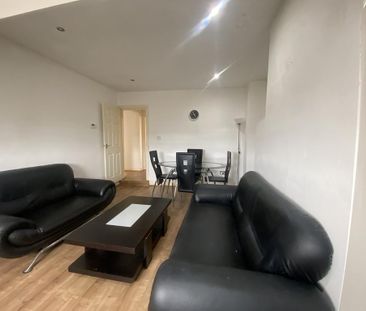 3 bedroom flat to rent - Photo 3