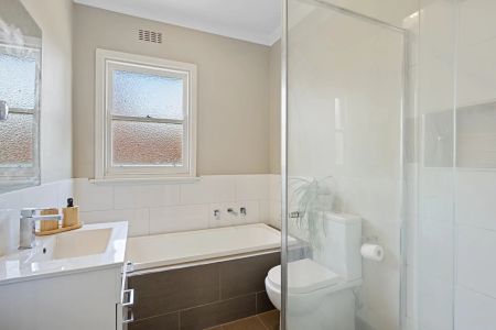 Timeless charm meets modern design, Located in perfect Flora Hill position. - Photo 5