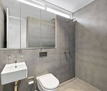 Charming Fully Renovated Family Home - Photo 4