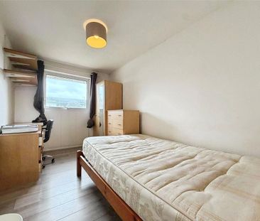 5 bedroom bungalow to rent - Photo 1