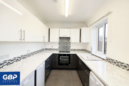 3 bedroom semi-detached house to rent - Photo 5