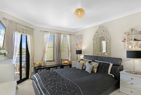 Spacious Executive Townhouse with Uninterrupted Lake Views - Photo 2