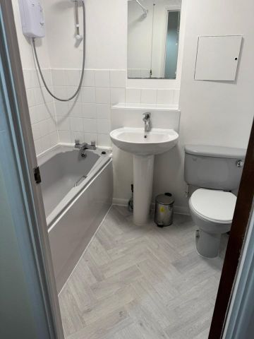 Studio Flat, Vicars Bridge Close, HA0 - Photo 4