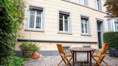 TOWNHOUSE-FEELING - APPARTEMENT DE 3,5 PIÈCES AVEC JARDIN À ZURICH SEEFELD - Foto 4