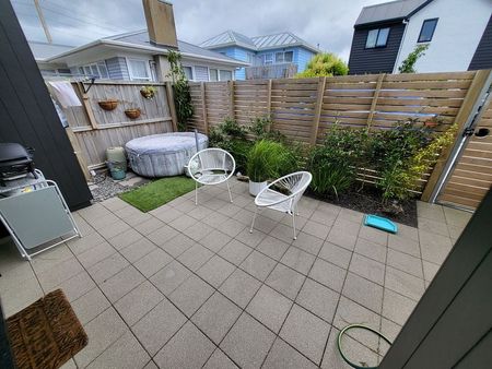 Chic 3BR New Build in Avondale! - Photo 3