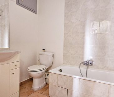 Location Appartement 2 pièces 41m² GONFARON 83590 - Photo 3
