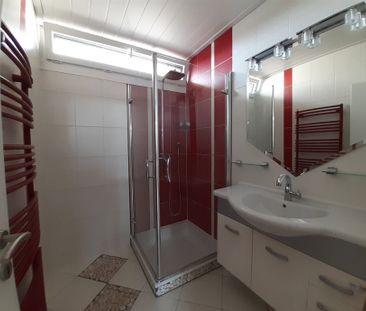 Spillern – klimatisierte 3-Zimmer-Dachterrassenwohnung – 72 m² Wohn... - Photo 3