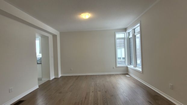 For Lease - 11 Del Ray Crescent, Wasaga Beach, Ontario - Photo 1