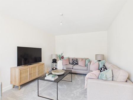 3 bedroom detached house to rent - Photo 2