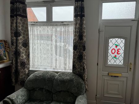 3 Bed Terraced House, Leicester, LE4 - Photo 3