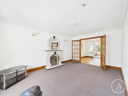 6 bedroom detached house to rent - Photo 5