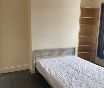 4 bedroom terraced house to rent - Photo 5