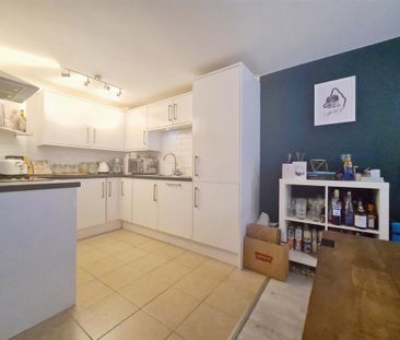 3 bedroom flat - Photo 6