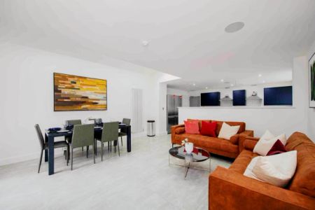6 Beds 6 Baths - Photo 2
