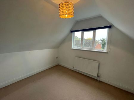 4 bedroom detached house to rent - Photo 2
