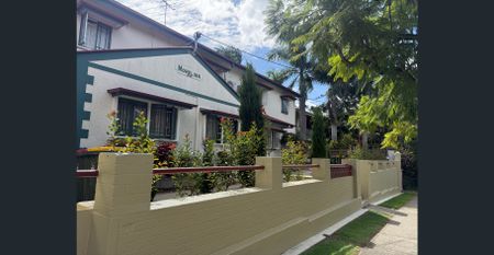 Spacious renovated unit in the heart of Highgate Hill! - Photo 5