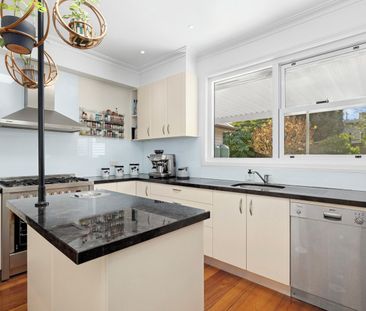 Charming Weatherboard With Wide Frontage & Dual Crossovers - Photo 2
