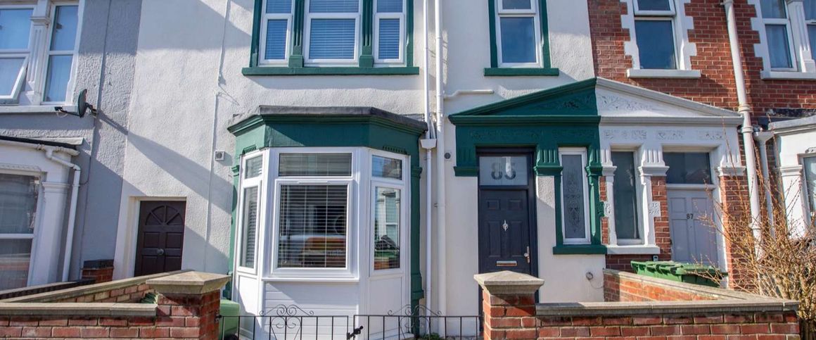 Gladys Avenue Room 1 - Photo 1