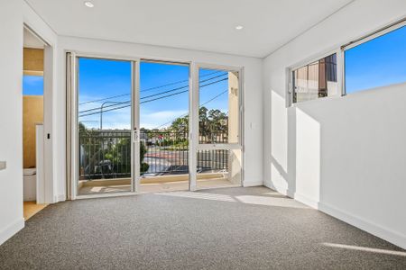 Brand New, Designer Luxury 3-4 Bedroom, 3 Bathroom, 2 Car Basement Parking, Sun-Kissed Family Home, Conveniently Located in a Dress Circle Location - Photo 3