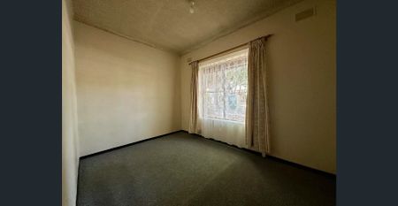 Lower level 2 bedroom unit in Norwood!! - Photo 2