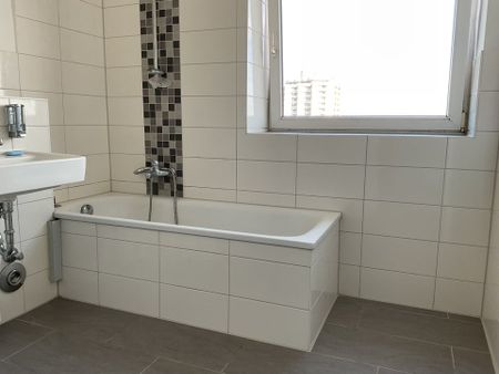 Großzügige 3-Zimmer-Wohnung mit Balkon kurzfristig verfügbar. - Foto 2