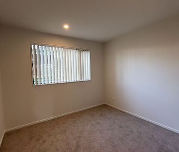 Stylish Living in a Scenic Titirangi Setting! - Photo 3