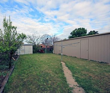 Comfort & Convenience at 4 Squatter Court, Werribee! - Photo 5