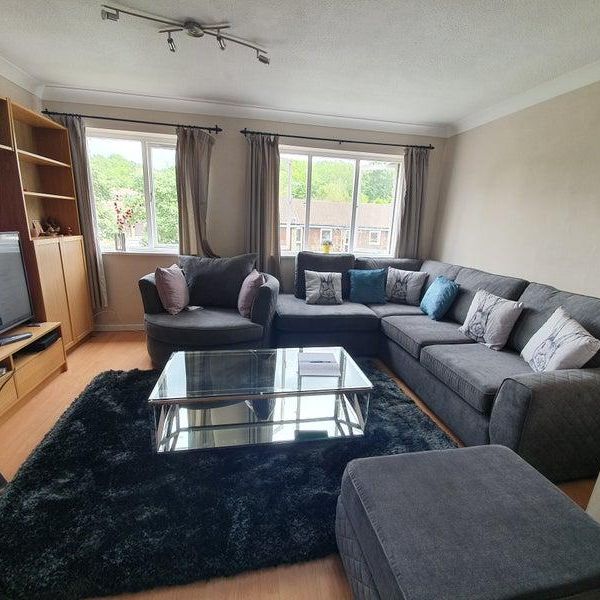 1 bedroom in a house share to rent - Photo 1