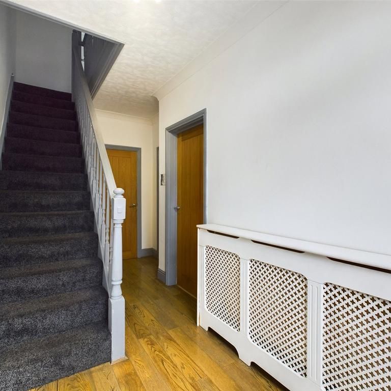 3 bedroom end of terrace house to rent - Photo 1