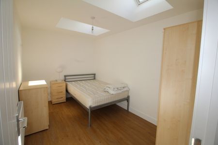 5 Bed Student Accommodation - Photo 4