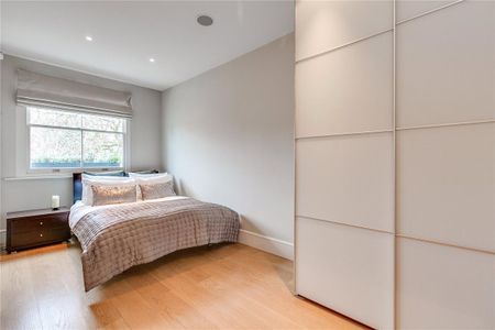 2 bedroom flat in South Kensington - Photo 4