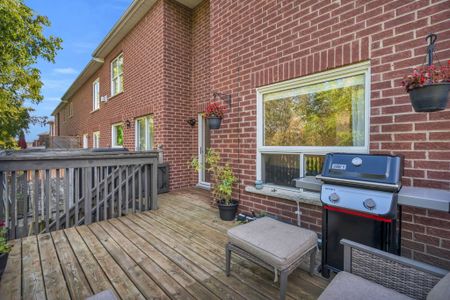 For Lease - 565 Bondi Avenue, Newmarket, Ontario - Photo 2