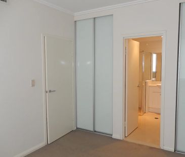 2 Bedroom Apartment in Ideal Location - Photo 2