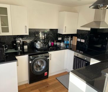 1 bedroom in a house share to rent - Photo 4