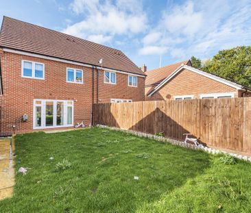 4 bedroom semi-detached house to rent - Photo 1