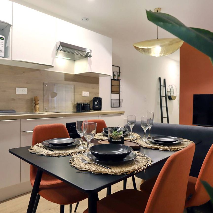 VICTOR HUGO SA - Photo 1