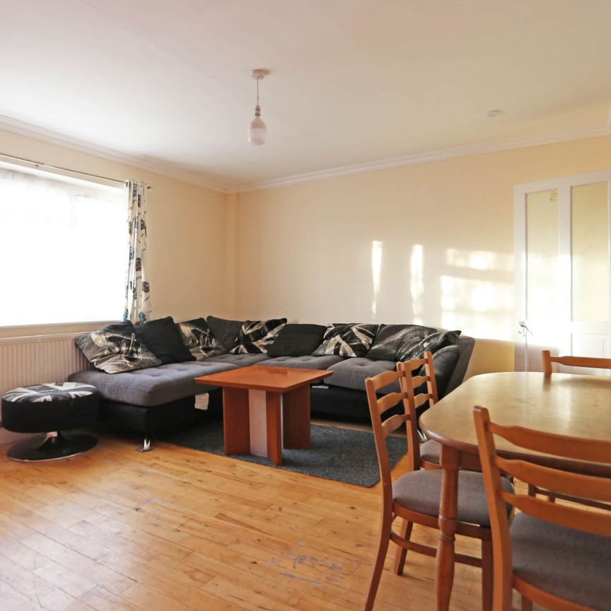 Price £1,675 pcm - Available Now - Part Furnished - Photo 1