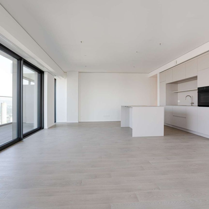 Großzügige 2-Zimmer-Wohnung zwischen Skyline und Taunus - Photo 1