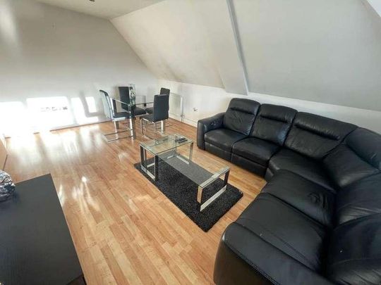 Sunbury Gardens, Mill Hill, NW7 - Photo 1