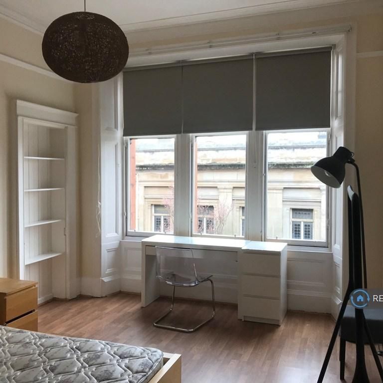 4 bedroom flat to rent - Photo 1